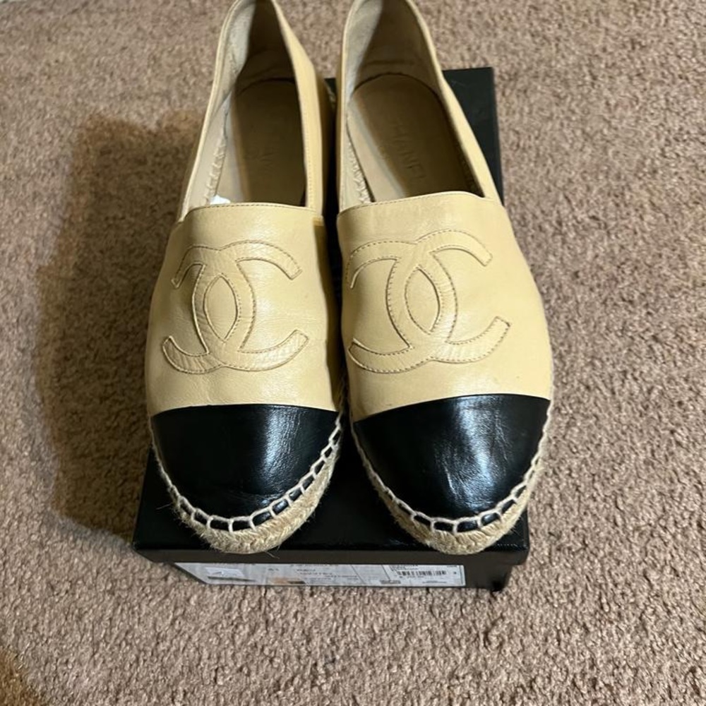 Chanel slides - Picture 2 of 4